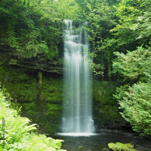Obraz na płótnie canvas dwuczęściowy "dyptyk" Glencar waterfall, hrabstwo leitrim, irlandia
