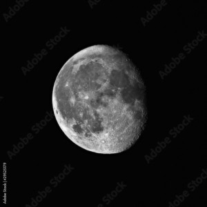 Fotoboard na płycie Zanikający księżyc gibbous zrobiony za pomocą teleskopu o długości 0,2 metra