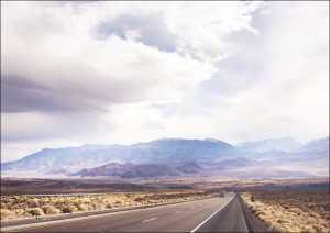 Road near Mammoth Creek., Carol Highsmith - plakat Wymiar do wyboru: 91,5x61 cm