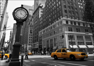 Zegar na Avenue, New York BW - plakat Wymiar do wyboru: 59,4x42 cm