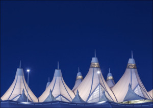 Denver International Airport's peaked roof, outside Denver, Colorado, designed by Fentress Bradburn Architects, Carol Highsmith - plakat Wymiar do wyb