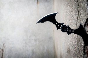 Batman Arkham City - Batarang - plakat Wymiar do wyboru: 59,4x42 cm