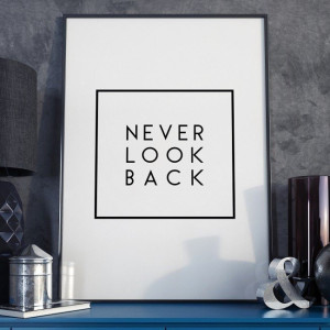 Never look back - plakat motywacyjny w ramie , wymiary - 18cm x 24cm, wersja - czarne napisy + białe tło, kolor ramki - biały