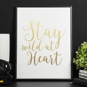 Stay wild at heart - plakat ze złotym nadrukiem , wymiary - 40cm x 50cm, kolor ramki - czarny, kolor nadruku - złoty