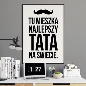Tu mieszka najlepszy tata na świecie - plakat , wymiary - 50cm x 70cm, kolor ramki - biały