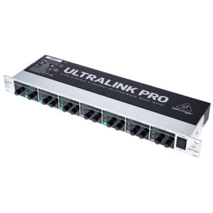 Behringer MX882 V2 - mikser analogowy rack