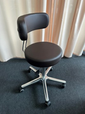 Arbeitshocker X-3 in Farbe schoko