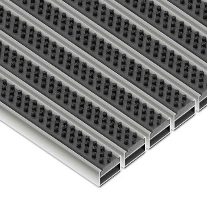 Aluminium-Fußmatte mit Bürsteneinlage - Clean Scrub 40 x 60 cm Schwarz 22 mm Keine