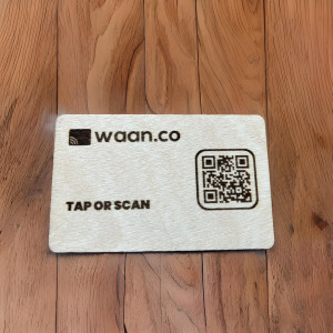 Wizytówka NFC z drewna (ekologiczna) uniwersalna z logo Waan.co Bambus