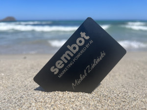 Nowość! Czarna Metalowa Wizytówka NFC z Twoim Logo | Grawerowana Obustronnie Srebrny