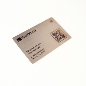 Wizytówka NFC metalowa grawerowana z Twoim własnym logo Metal - Cała wizytówka ze stali nierdzewnej z białym chipem PVC (grawer dwustronny)
