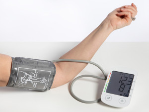 Gima Jolly misuratore di pressione digitale professionale con grande display LCD e rilevamento aritmie