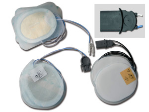 Gima kit di due elettrodi monouso compatibili con defibrillatori CU Medical System con cavo e connettore