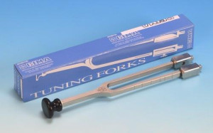 Gima diapason in lega Lucae con asta graduata regolabile da C-128 a h-240 e piede, 80 g