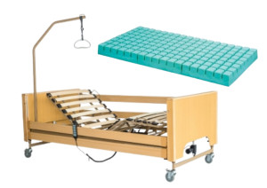 Intermed Kit Base Degenza:  Letto Elettrico 3 Motori Altezza Variabile con Doghe in Legno e Sponde + Materasso Antidecubito Ventilato