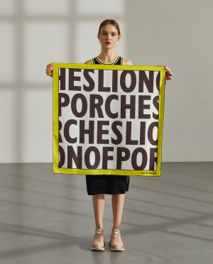 Lion of Porches Lenço para mulher amarelo de seda estampado com lettering Amarelo Limão