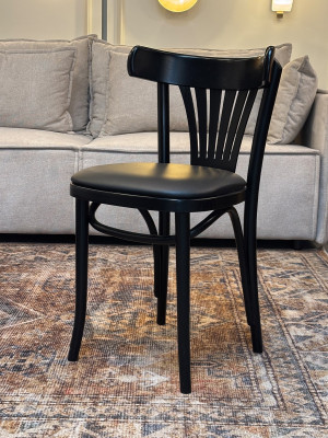 Fameg :: Krzesło drewniane 788 czarne szer. 45 cm tapicerowane siedzisko