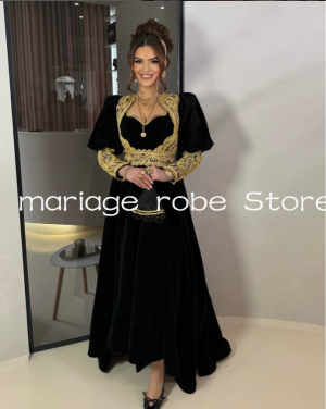 Schwarzer Samt, albanische Abendkleider, langärmelig, goldene Spitzenapplikation, maßgeschneidertes traditionelles Kosovo-Abschlussballkleid-Outfit