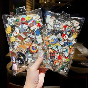 NONE 10–100 Stück Emaille-Abzeichen, Anstecknadeln, Broschen, niedliche Cartoon-Broschen für Kinder und Frauen, kleiner Metallschmuck mit vielen