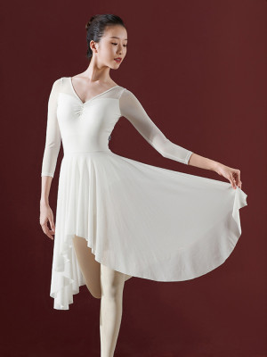 NONE Das einteilige chinesische Ballettkleid ist ätherisch und anmutig, präsentiert einen Tanz der Erwachsenenpraxis in einem Gazekleid
