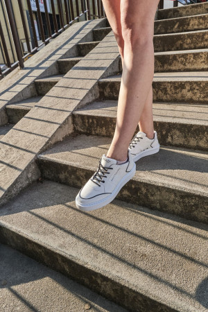 EMI low plant- based sneakers: off-white