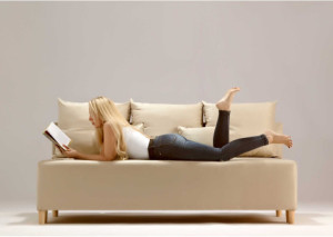 Mała skandynawska sofa rozkładana NYX