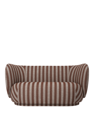 FERM LIVING sofa 2-osobowa RICO Louisiana – sand/chocolate