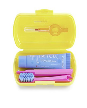 Curaprox Travel Set Zestaw podróżny do czyszczenia jamy ustnej Szczoteczka składana 5460 + Pasta BeYou o smaku jeżyna - lukrecja, 10 ml + Szczoteczki międzyzębowe, 2 szt., cena, opinie, wskaz