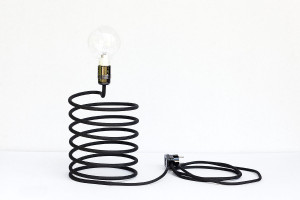 Lampa biurkowa do pokoju w kolorze czarnym