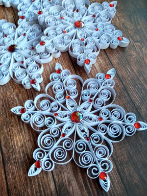Ozdoba choinkowa - śnieżynka - quilling