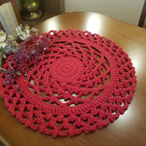 Serweta szydełkowa na stolik 65cm