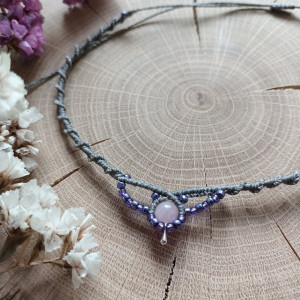 Szary choker z jadeitem