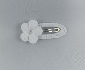 Szydełkowa spinka flower puff classic biały