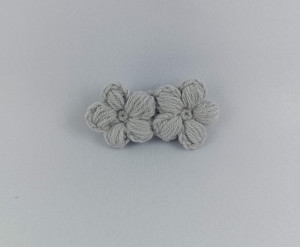 Szydełkowa spinka flower puff duo szary