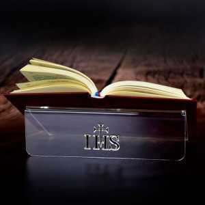 Pulpit z pleksi, mały IHS i krzyż