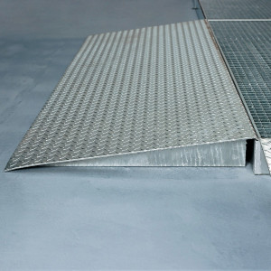 Rampa najazdowa do wanien płaskich ze stali, szer. x dł. 470 x 850 mm
