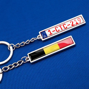 Sleutelhanger met nummerplaat en Belgische vlag – Persoonlijke auto sleutelhanger op maat met foto – Een uniek cadeau voor een autoliefhebber!