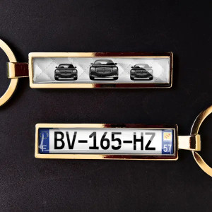 Porte-clés Or avec le modèle et la plaque d'immatriculation de votre véhicule!  Testez l'aperçu maintenant!