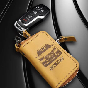 Custodia portachiavi in pelle beige con il vostro modello di auto e targa!  Prova l'anteprima ora!