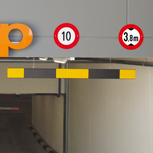 Height Restrictor Barrier Bar | Aluminium construction | 2-5m lengths available | 2m suspension chain | Hi-Vis