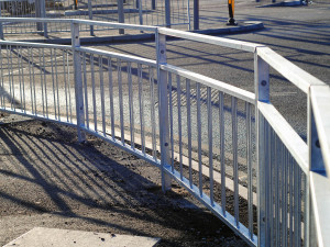 Premium Pedestrian Guardrail | Galv to BS EN ISO 1461:999. | 2m W | 1050mm H | Visibility Gap | Green or Black Powder Coating | 2B BS7818 | Mild Steel