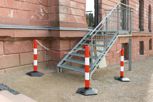 Off Highway Post & Chain | HD Base | Effective Warning System | Post In Polypropylene | Base Recycled Pvc | 1000mm H | 100mm Dia | Traffic Line