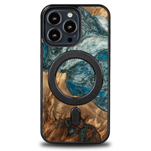 Etui Bewood Unique na iPhone 13 Pro - Planets - Ziemia z MagSafe
