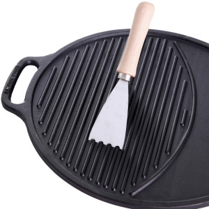 Grillplattenspachtel mit Holzgriff aus Edelstahl zur effektiven Reinigung von Gussgrillplatten