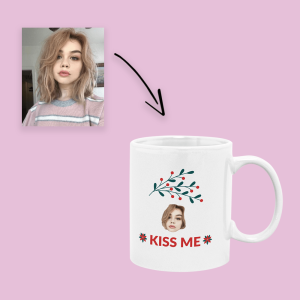 kubek na święta z twarzą jako prezent - Kiss me