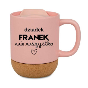 Śmieszny kubek korkowy na prezent różowy - dziadek wie