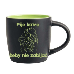 Śmieszny kubek grawerowany latte - piję kawę Zielony