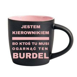 Śmieszny kubek grawerowany latte - jestem kierownikiem Różowy