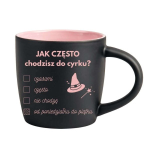 Śmieszny kubek grawerowany latte - jak często chodzisz do cyrku Różowy