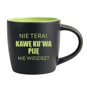 Śmieszny kubek grawerowany latte - kawę kvrwa piję Zielony